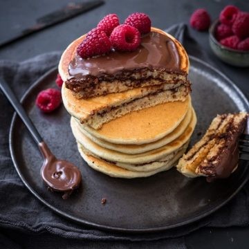 Pancakes ripieni con crema di cioccolato